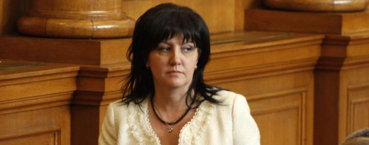 Караянчева не одобрява оставката на Теменужка Петкова