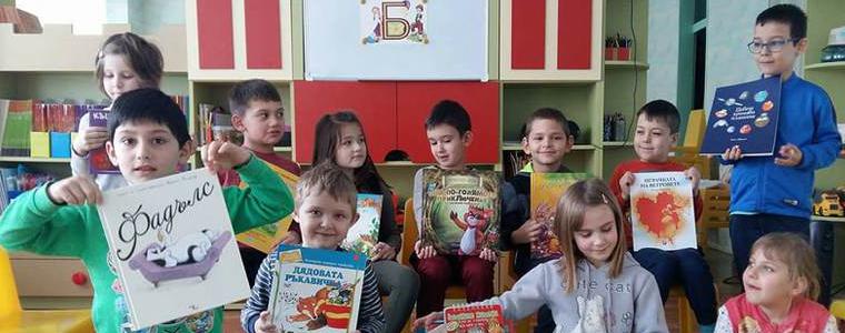 „Пътуващо сандъче №74“ получи група „Мечо Пух“ на ДГ №18 „Дора Габе“
