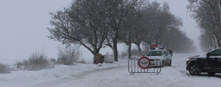 Затвориха пътя за Албена и меджународния път до ГКПП Дуранкулак