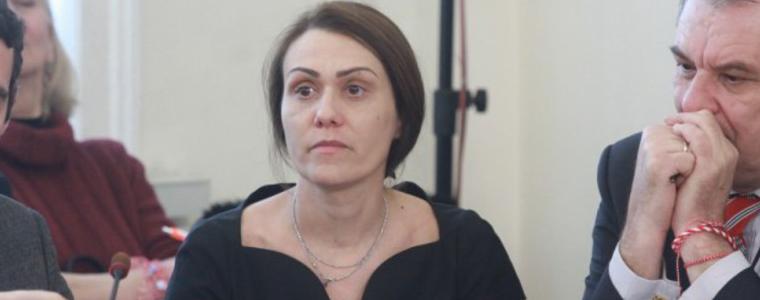 Как може млада дама на 28 г. от Крушовица да си купи Техноимпекс, пита Върбакова