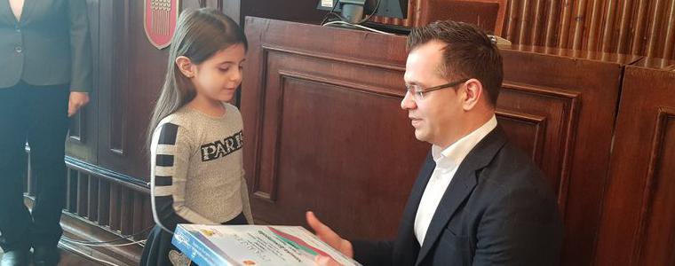 Кметът на Добрич  награди победителите във Втория Областен конкурс рецитал „За да я има България"