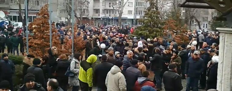 Протестиращи в защита на лекаря в Пловдив опитаха да влязат в прокуратурата