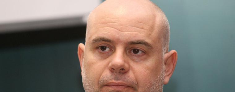 Всички светнали като коледна елха на ареста вчера, категоричен Гешев