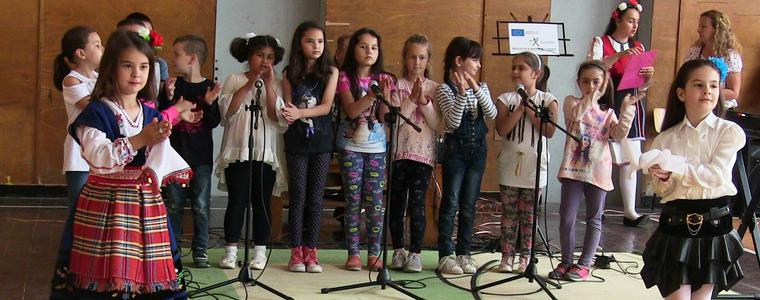 Ден на българския фолклор – част от празниците на ОУ „Стефан Караджа” (ВИДЕО)