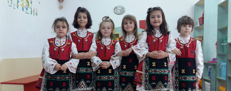 Фолклорен празник в  Детска градина №18 „Дора Габе“