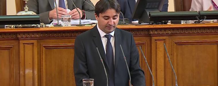  Народният представител от ВМРО Йордан Йорданов прочете в парламента декларация от името на Обединени патриоти