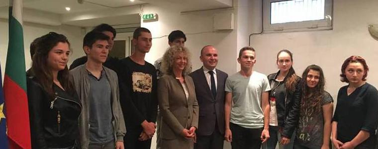 Ученици се срещнаха евродепутат в Деня на отворените врати в Окръжен съд - Добрич 