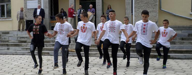 В ПГАС се включиха в  инициативата „Розите на България”, извивайки хоро 