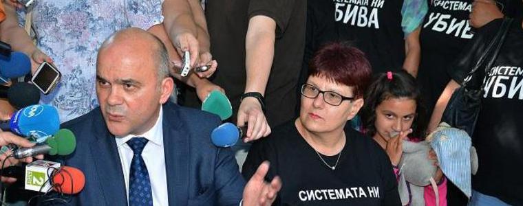 Бисер Петков отново ще се срещне с майките на деца с увреждания
