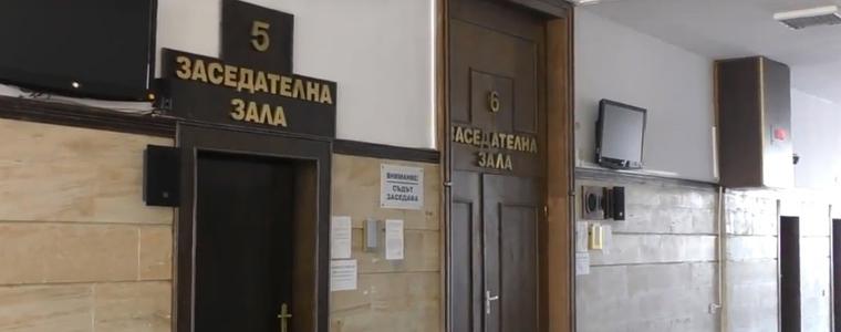 Обявяват присъдата на крадците на водопроводни тръби на открито заседание на ДОС