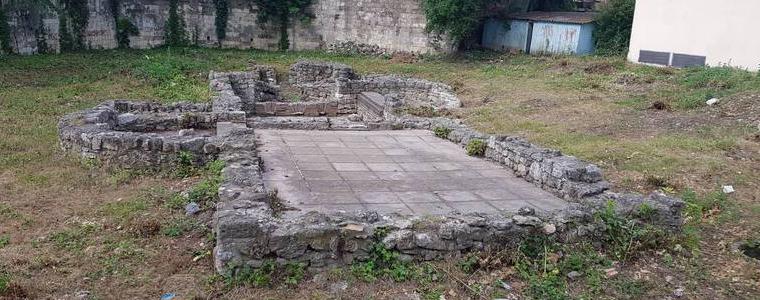 Почистиха Римската баня в Добрич 