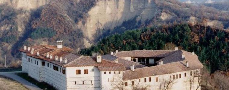 Четирима души са привлечени като обвиняеми за опита за обир в Роженския манастир