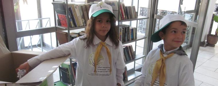 Участници в проекта "Библиотеката и училището - заедно за един по-чист град" се включват в Световния ден на чистенето