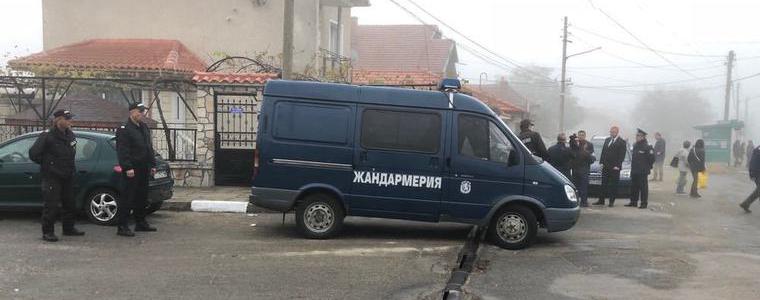 Двама са задържани и един се издирва след сблъсъците между цигани и полицаи в Мъглиж