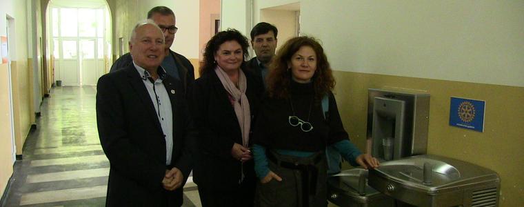 Първата система за пречистване на вода, подарък от „Ротари“, заработи в ЕГ „Гео Милев“ (ВИДЕО)