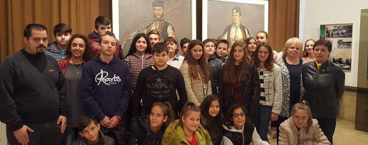 Урок по родолюбие пред оръжието на Ст. Караджа и Хаджи Димитър проведоха седмокласниците от ОУ „Ст.Караджа”