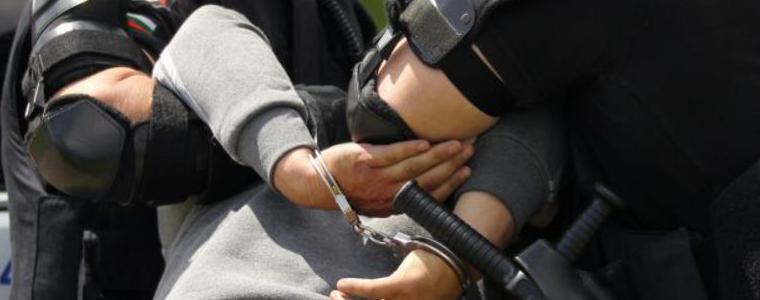 Десет души са задържани за разпространение на наркотици при спецоперация в Бургас