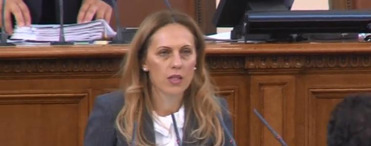 Марияна Николова замести Валери Симеонов