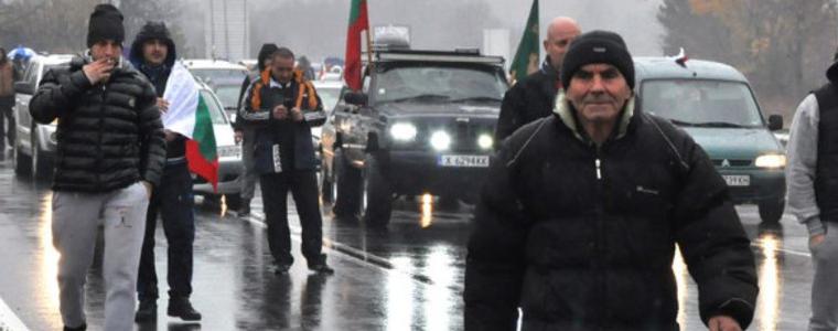 Започнаха протести в редица градове, блокирани са пътища