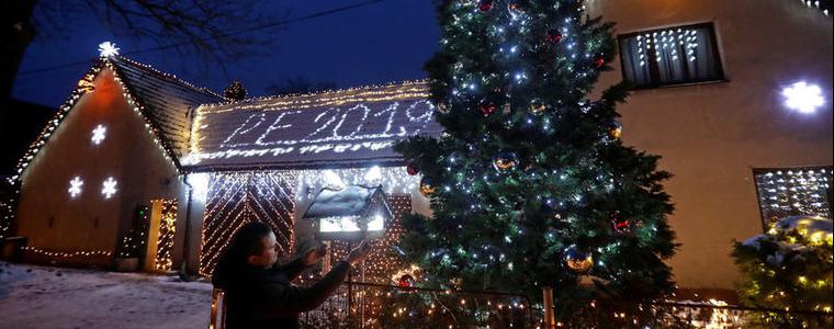 Четири града в Китай забраниха коледна украса