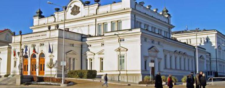 Парламентът прие промените в Закона за личните данни, АЕЖ призова президента да им наложи вето