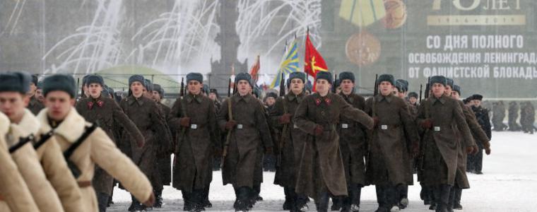 С военен парад Русия отбеляза 75 г. от обсадата на Ленинград