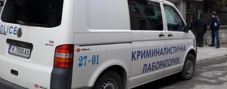 Намериха възрастни съпрузи застреляни в дома им