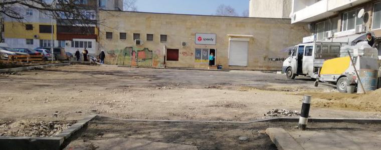 Община Добрич извършва ремонт на паркинга зад хотел „България“