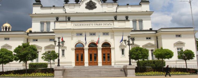С пълно единодушие и без дебати НС прие по-строгите мерки за борба срещу домашното насилие