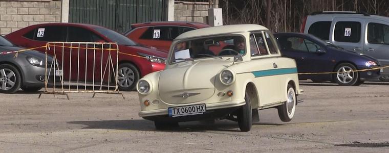 Бащата на Преслава изправи Трабант на две гуми на Осмомартенското рали (ВИДЕО)