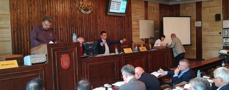 Почистването на улици след дейности по водния цикъл дискутираха в Общинския съвет (ВИДЕО)