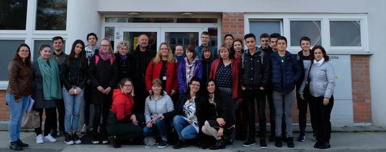 Ученици и учители от гимназия "Райко Цончев" обмениха опит в Чехия