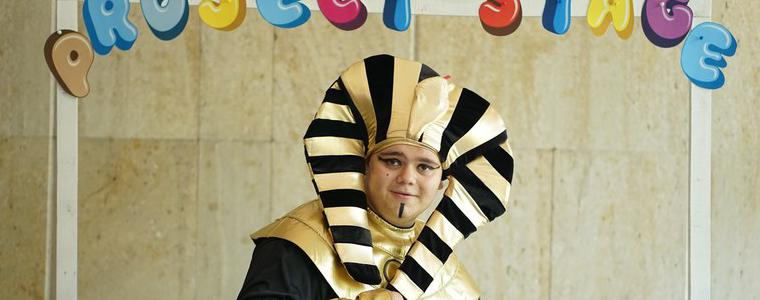 Гимназия „Райко Цончев“ отбелязва края на годината с инициативата „Сцена на проектите”