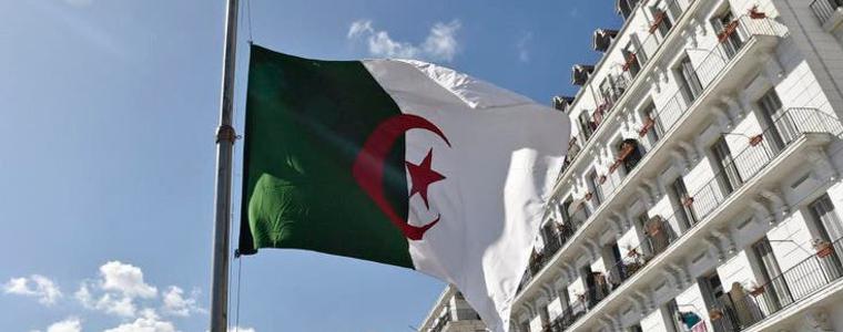 Алжир сменя френския с английски