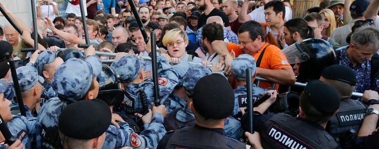 Над 1000 арестувани при протести в Москва 