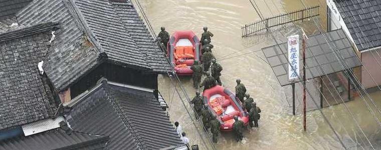Евакуират близо милион души заради порои и наводнения в Япония