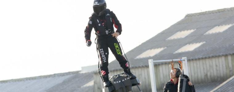 Франки Запата влезе в историята – прекоси Ламанша с ховърборд