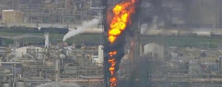 Голям пожар избухна в рафинерия в Тексас, 66 ранени  
