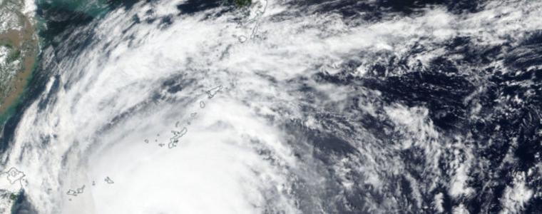 Над 700 000 евакуирани заради мощния тайфун в Китай