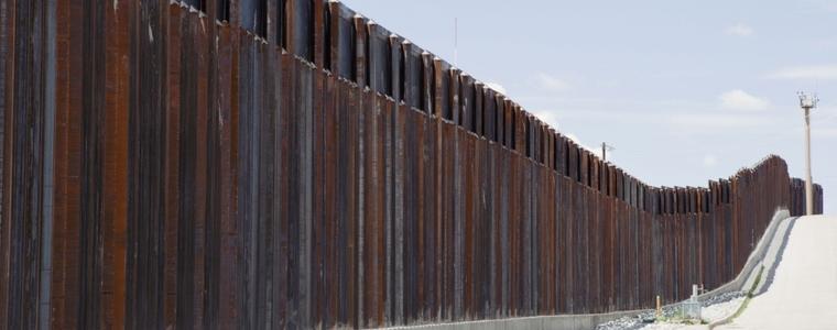 Нови 32 км ограда по границата с Мексико  