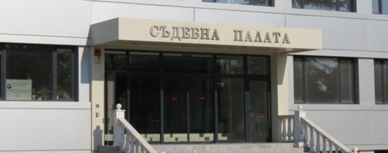Районен съд - Балчик изготвя препис на Конституцията на Република България по повод Деня на отворени врати