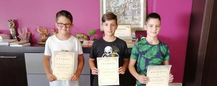 Възпитаници на СУ „Петко Р. Славейков“ намериха портфейл с пари и документи и го върнаха на собственика