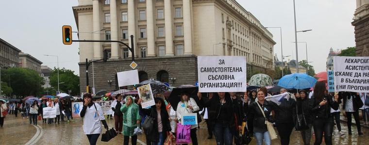 Медиците излизат на протест за достойно заплащане
