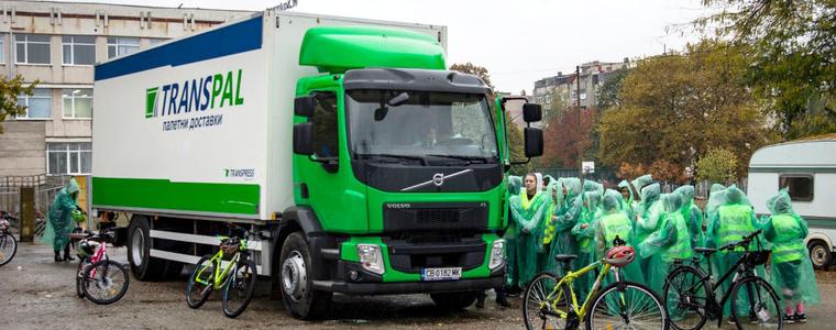 Ученици от Добрич се качиха в кабината на камион като част от глобалното обучение „Виждам те. Виждаш ме.“