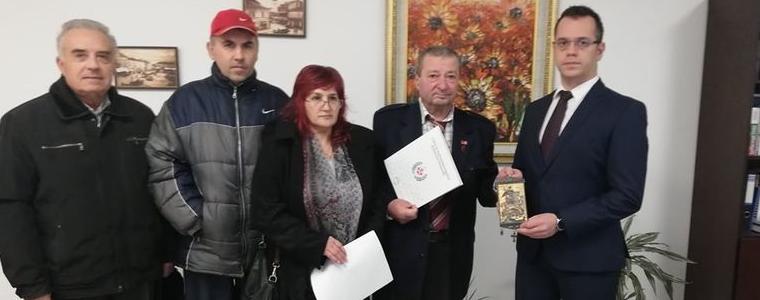 Дружеството на военноинвалидите връчи икона на кмета на Добрич