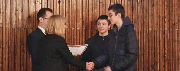 Двама ученици от Ветеринарната гимназия получиха грамоти за доблест и честност