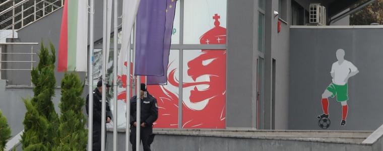Екипи на МВР влязоха в сградата на БФС