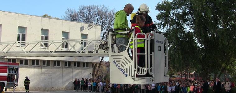 Евакуация при земетресение упражниха в СУ „Св. Св. Кирил и Методий“ (ВИДЕО)