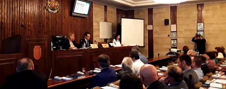 Кметската коалиция с 8 председатели на комисии, БСП и ГЕРБ с по двама (ВИДЕО)