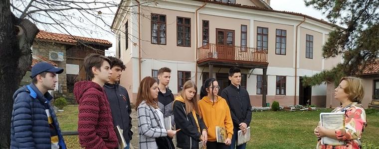Ученици от Гимназия "Райко Цончев" участваха в обмен на иновативни практики в Свищов